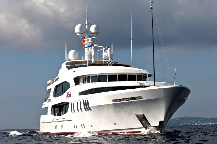 Mi Sueno, a 190-foot super yacht