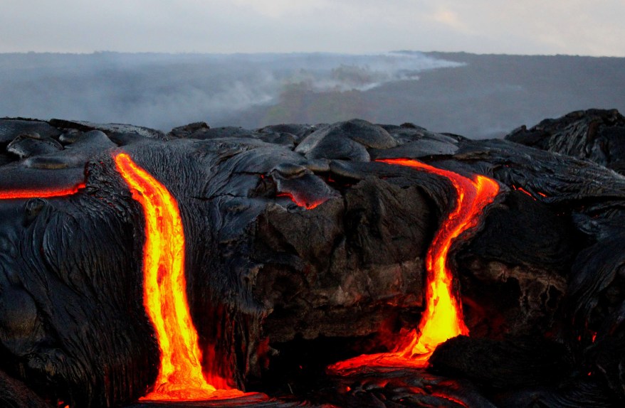 Stunning images of live lava from Hawaiian volcano