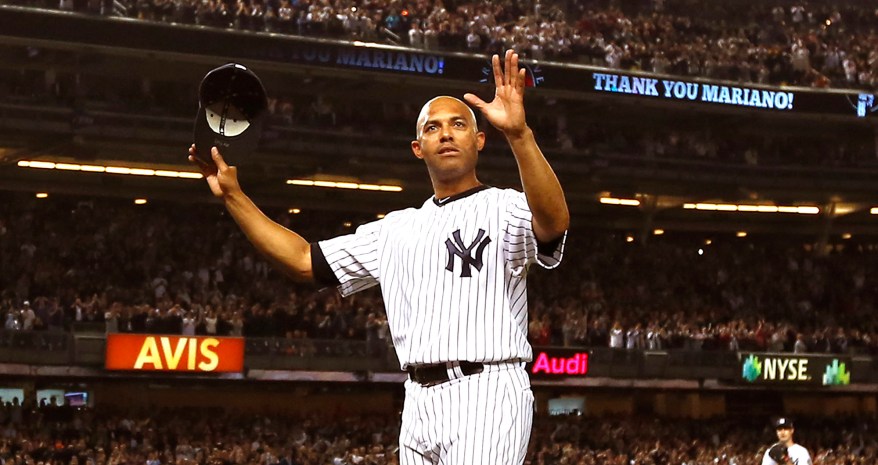 Mariano Rivera salutes the crowd