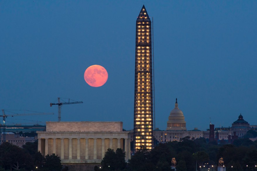 Lincoln Memorial (left), Capitol building (right) and the under-repair Washington Monument (center), Washington, DC.