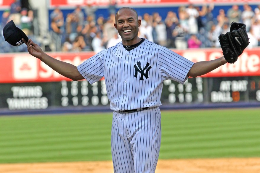 602 — Sept. 19, 2011: Mo passes Hoffman for most saves ever Rivera becomes the sport’s all-time saves leader, closing out a 6-4 victory over the Twins at Yankee Stadium to pass Hoffman.