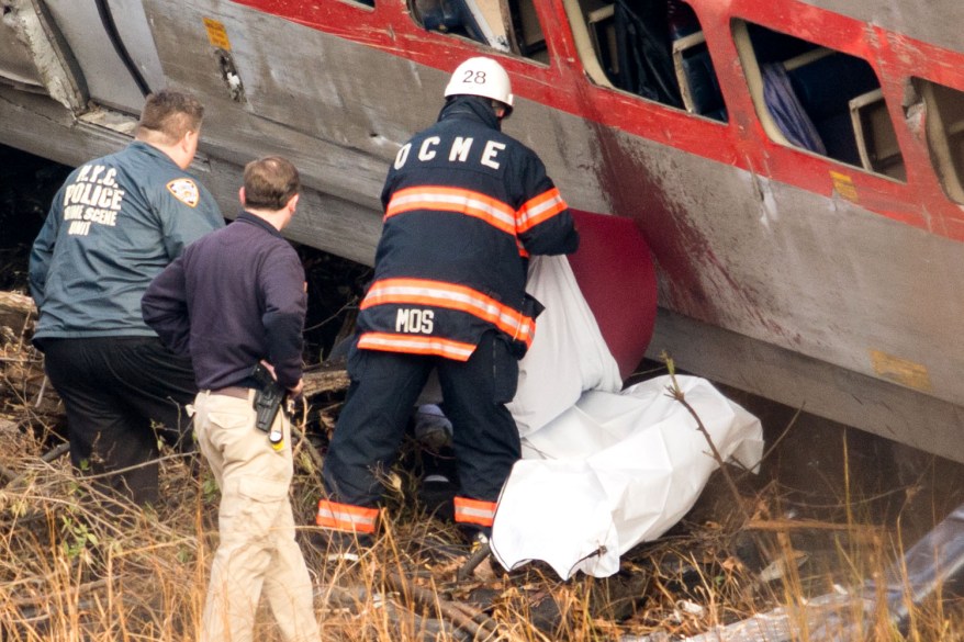 Four Killed in Bronx Metro North Train Derailment 2