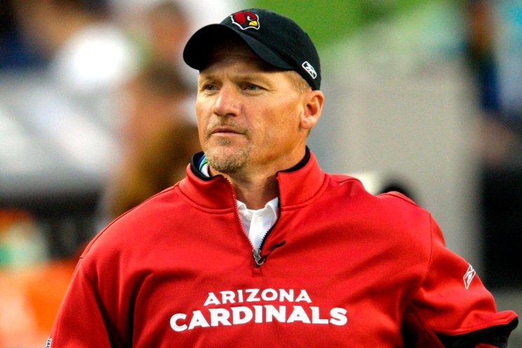 Arizona Cardinals head coach Ken Whisenhunt runs on the field before the NFL's Super Bowl XLIII football game in Tampa