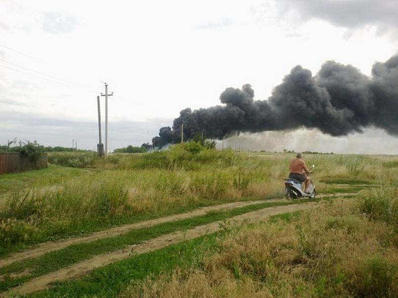 This picture of smoke allegedly from the crashed plane has been spreading on Russian social media.