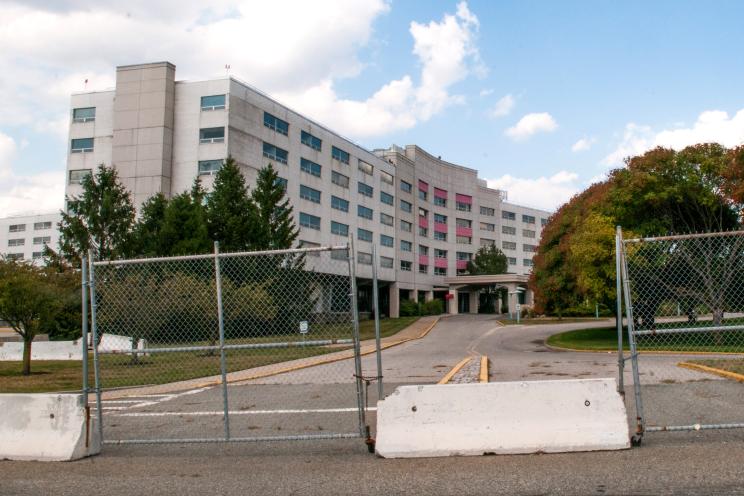 The Ramada Plaza at JFK Airport has been vacant for five years.