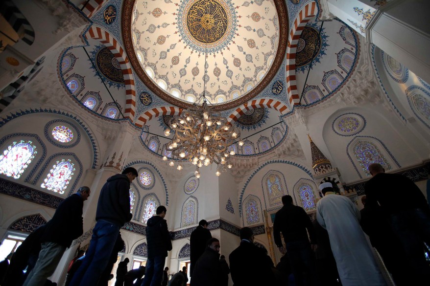 Muslims in Japan pray for the release of two Japanese citizens being held captive by Islamic State militants, during Friday prayers at a mosque in Tokyo, January 23, 2015. Japan is making every effort to secure the release of two of its citizens by Islamic State militants as a random deadline nears, but does not know their current condition, the top government spokesman said on Friday. REUTERS/Toru Hanai (JAPAN - Tags: POLITICS CRIME LAW CIVIL UNREST RELIGION TPX IMAGES OF THE DAY)