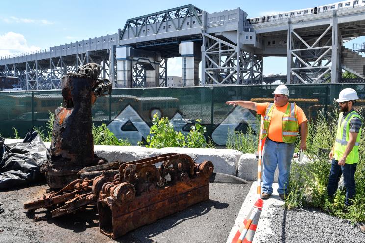 Jonathan Bream points as dredging resumes at Gowanus Canal.