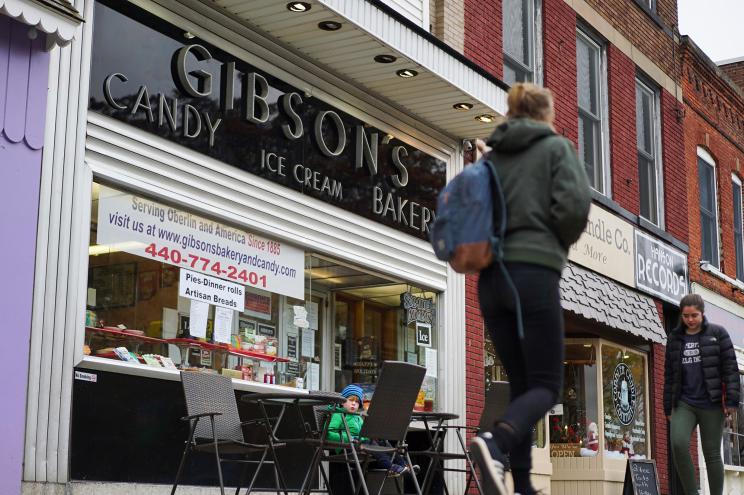 The storefront of Gibson's Food Mart and Bakery in Oberlin, Ohio