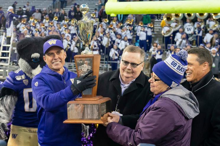 Chris Petersen, left, will coach his final game for the Washington Huskies on Saturday.