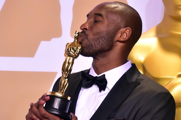 Kobe Bryant takes home an Oscar for "Dear Basketball" in 2018.