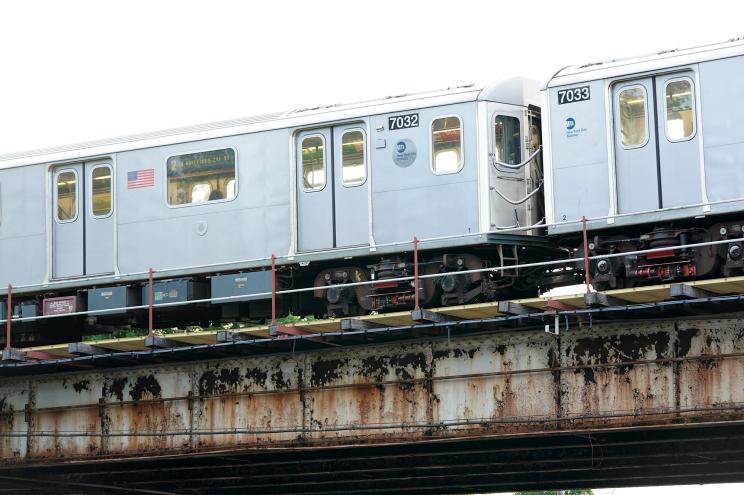 bronx nyc subway train derailment