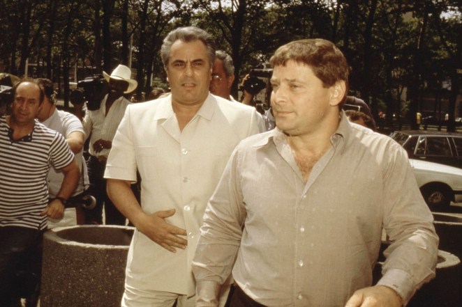 John Gotti (center) entering the Brooklyn Federal Courthouse with Sammy Gravano in 1986.