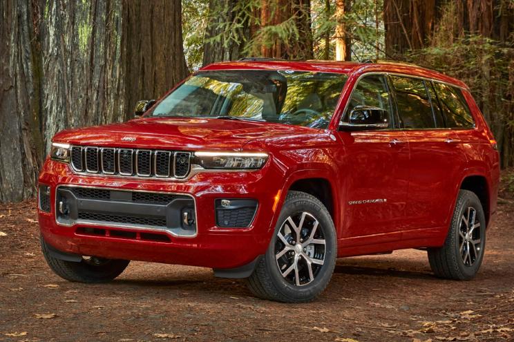 The 2021 Jeep Grand Cherokee L model.