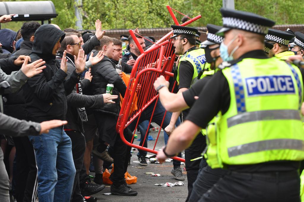 Manchester United postponed fans police Old Trafford