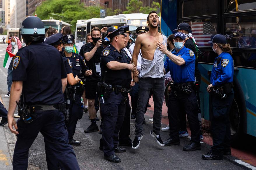 A pro-Israel man who tried to confront a pro-Palestine crowd is arrested by NYPD.