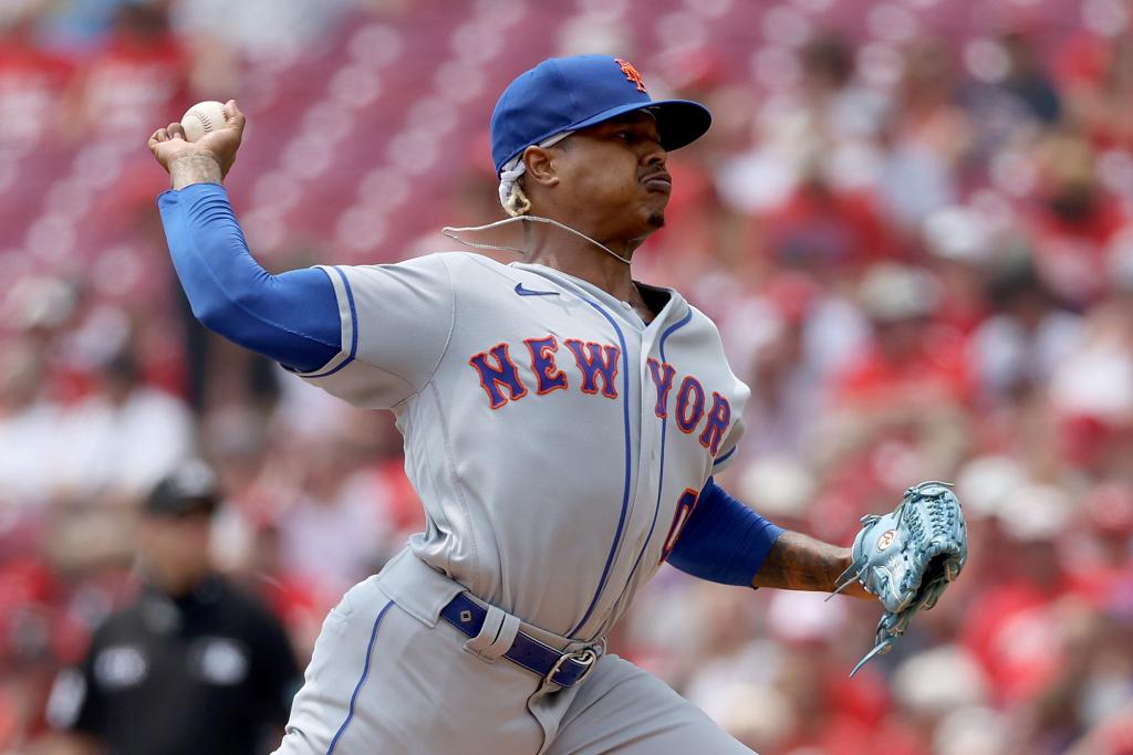 Marcus Stroman #0 of the New York Mets pitches in the first inning against the Cincinnati Reds at Great American Ball Park on July 21, 2021 in Cincinnati, Ohio.