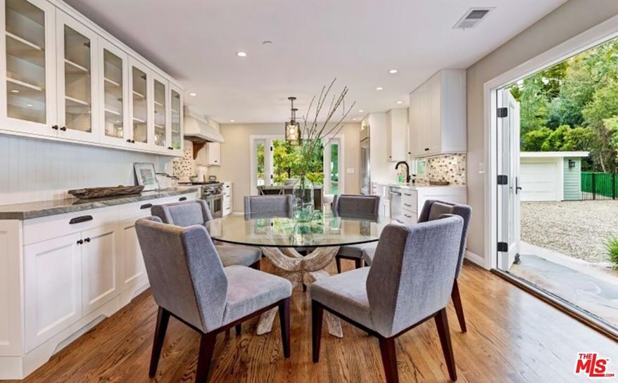 The kitchen also features a breakfast table.