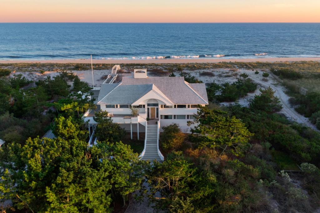 Aerial view of 1210 Meadow lane.