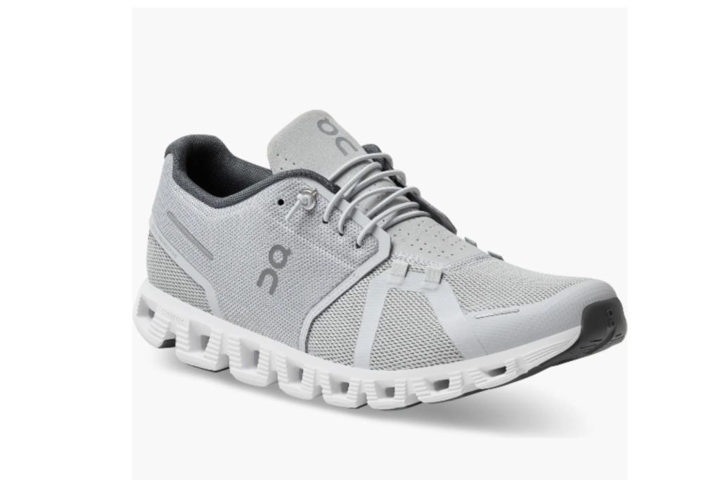 Grey workout shoes for men.