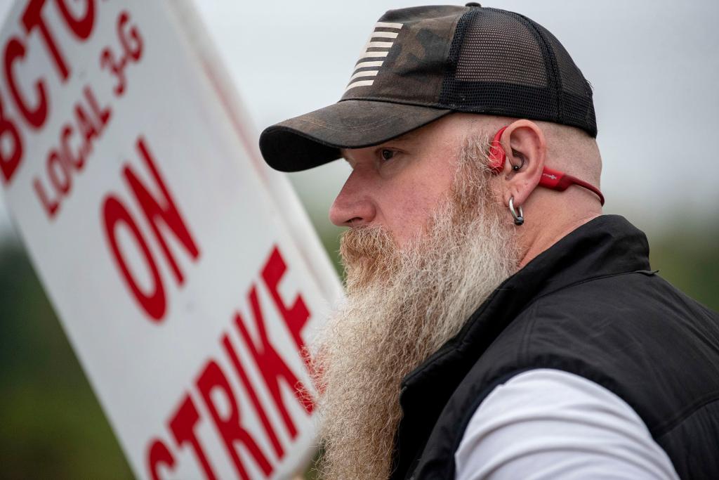 Jerry Mauchmar joins other BCTGM Local 3G union members in a strike against Kellogg Co. on Oct. 5, 2021.