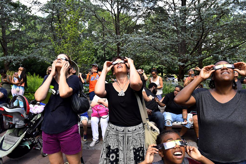 Droves of people head to the National Zoo to see the solar eclipse in August 2017.