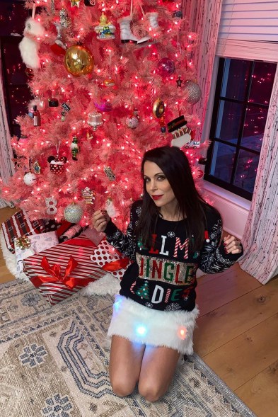 Engaged Bethenny Frankel gives a shoutout — Beyoncé style — to all her “jingle” ladies this Christmas.