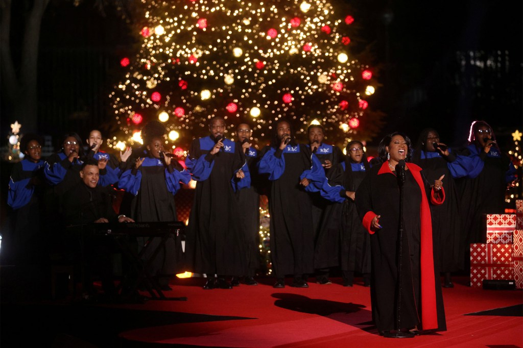 Patti Labelle performs with Howard University Gospel Choir during the National Tree Lighting Ceremony