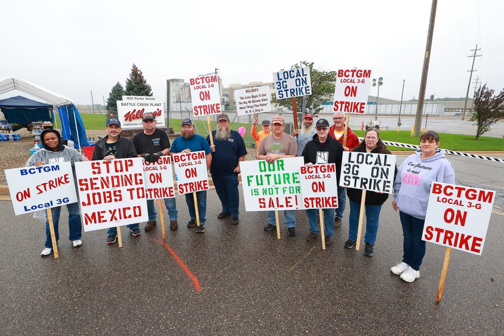 Kellogg's Cereal plant workers demonstrate in front of the plant on October 7, 2021 in Battle Creek, Michigan. 