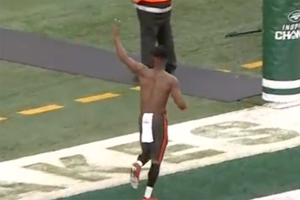 Buccaneers receiver Antonio Brown is seen waving to the crowd shirtless during the Buccaneers-Jets game on Sunday, Jan. 2, 2022.