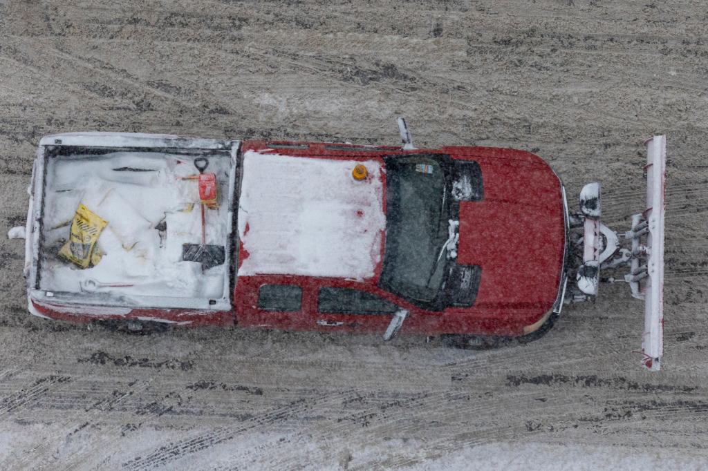 Areas south of the heavy snow were expected to see freezing rain, with the heaviest ice predicted along the lower Ohio Valley area from Louisville, Kentucky, to Memphis, Tennessee.