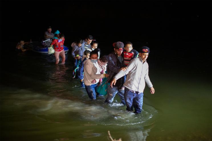 Migrant families in water