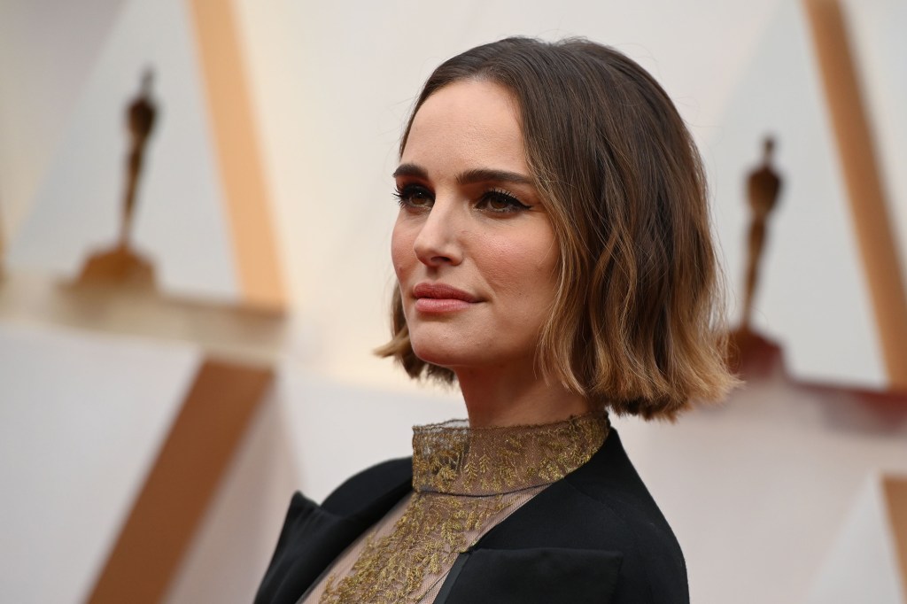 Natalie Portman with a bob haircut at the Oscars