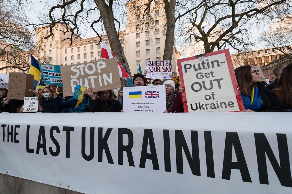 Ukrainian people and their supporters demonstrate outside Downing Street calling for the West to implement strong sanctions against Russia.