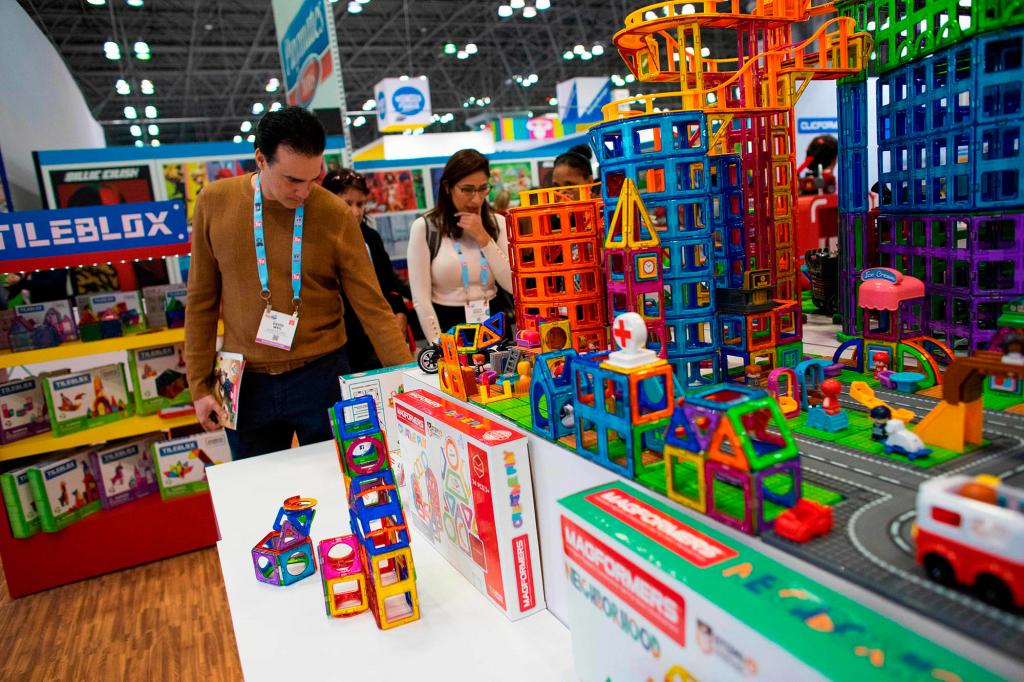 A booth at Toy Fair displaying Magformers construction.