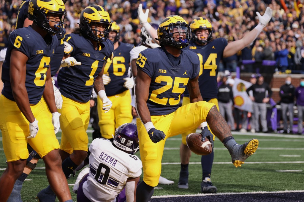 Hassan Haskins #25 of the Michigan Wolverines celebrates a second half touchdown. 