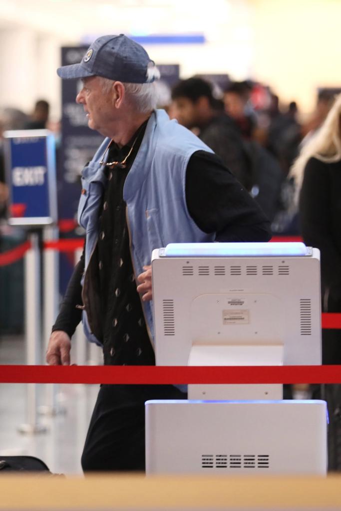 Bill Murray is seen for the first time since his latest film, "Being Mortal" was suspended due to his alleged improper behavior with various women. Bill Murray, a Hollywood legend who has been working with Aziz Ansari & Seth Rogen on "Being Mortal" and was seen flying out of Los Angeles as his career hits a standstill. Pictured: Bill Murray BACKGRID USA 26 APRIL 2022 BYLINE MUST READ: LionsShareNews / BACKGRID USA: +1 310 798 9111 / usasales@backgrid.com UK: +44 208 344 2007 / uksales@backgrid.com *UK Clients - Pictures