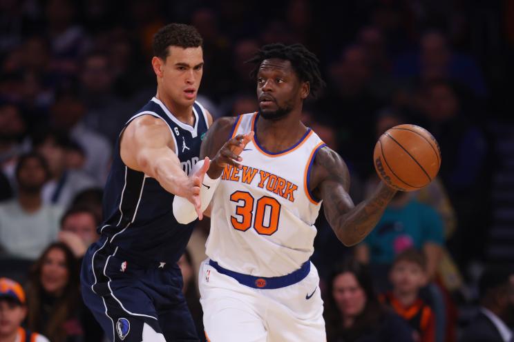 Julius Randle #30 of the New York Knicks drives to the net