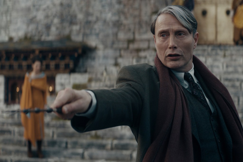 Grindelwald (Mads Mikkelsen) wants to rid the world of non-magical Muggles. 