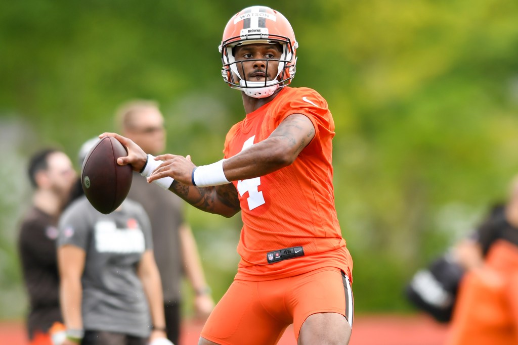 Browns quarterback Deshaun Watson practices on May 25, 2022