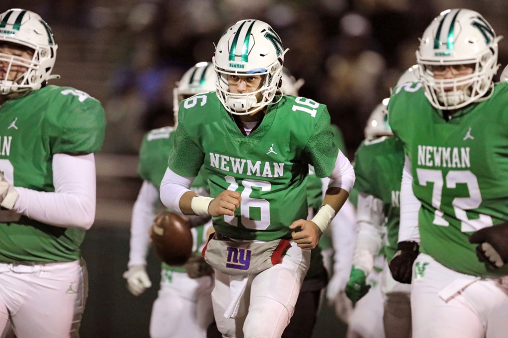 Newman High School quarterback Arch Manning (16) runs onto the field