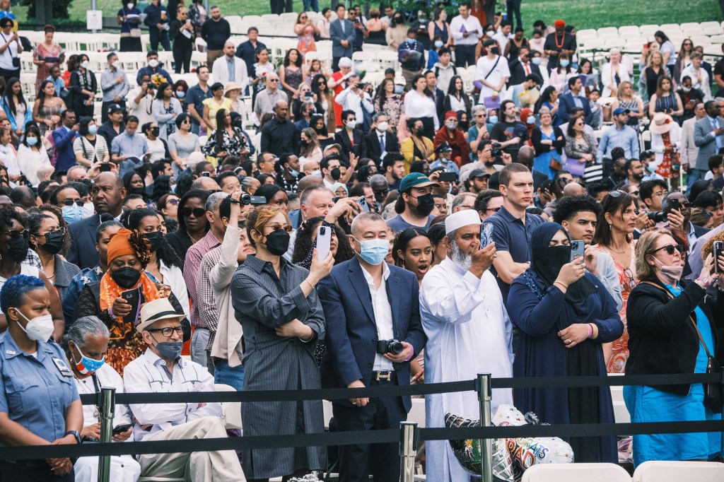 Several parents of graduates and attendants were wearing masks.