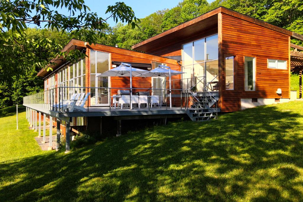 Exterior of the Catskills home.