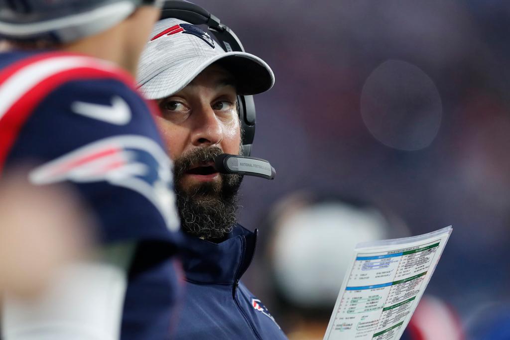 Matt Patricia on the sidelines during the Patriots' preseason opener against the Giants on August 11, 2022.