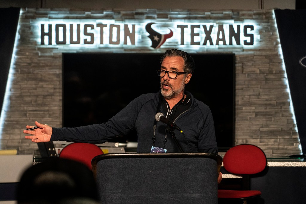 Fred Gaudelli speaks to his production crew before Amazon's "Thursday Night Football" broadcast of Texans-49ers on Aug. 25, 2022.