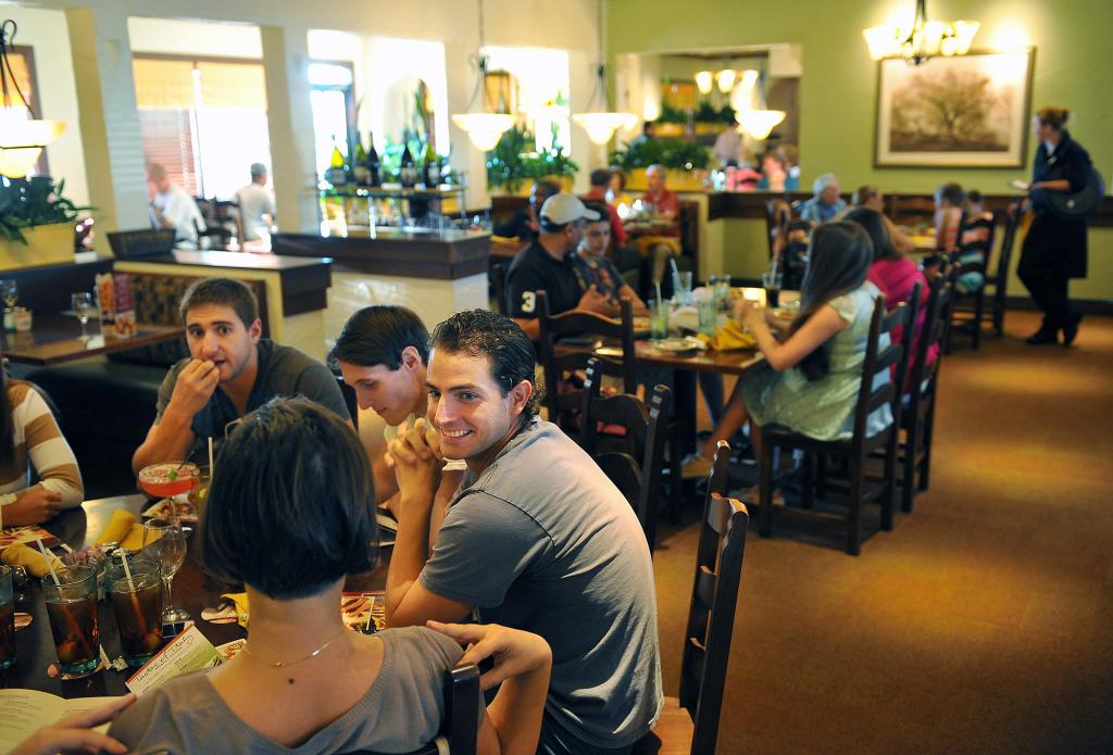 A table of customers at Olive Garden.