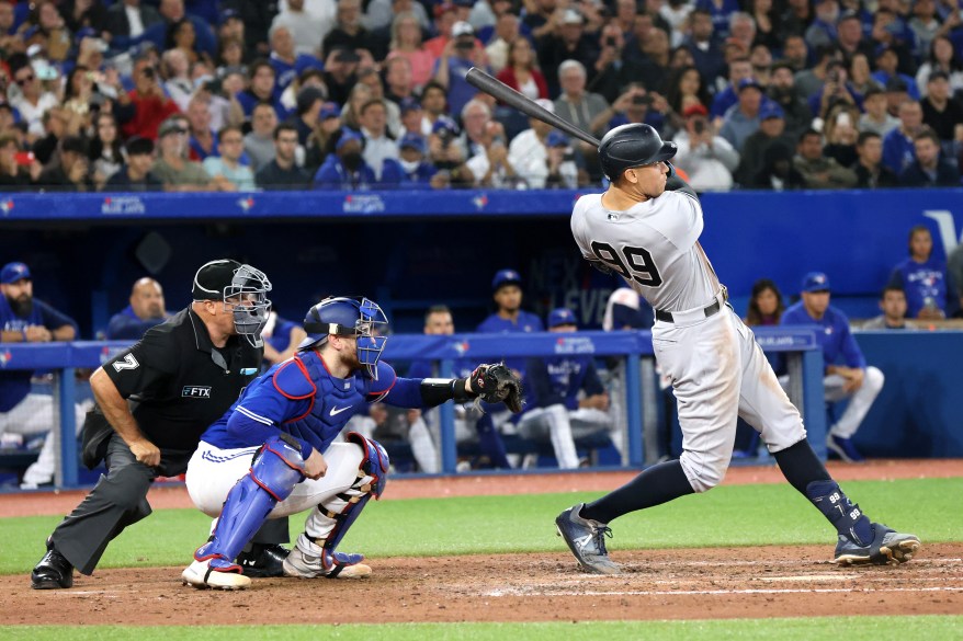 Aaron Judge hits his 61st home run of the season in the seventh inning against the Blue Jays on Sept. 28, 2022, tying Roger Maris' American League record.