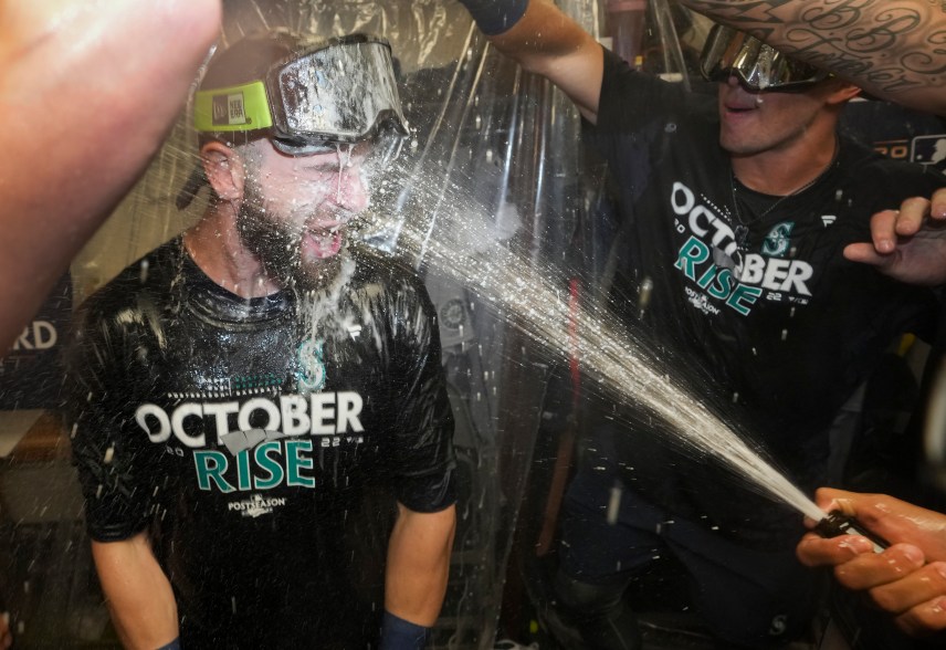 The Seattle Mariners celebrate after defeating the Toronto Blue Jays 10-9 to advance to the ALDS on Oct. 8, 2022.