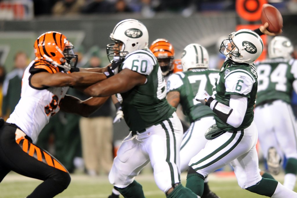  New York Jets #60 D'Brickashaw Ferguson blocks Cincinnati's #95 Orien Harris  as Jets QB #6 Mark Sanchez throws a pass