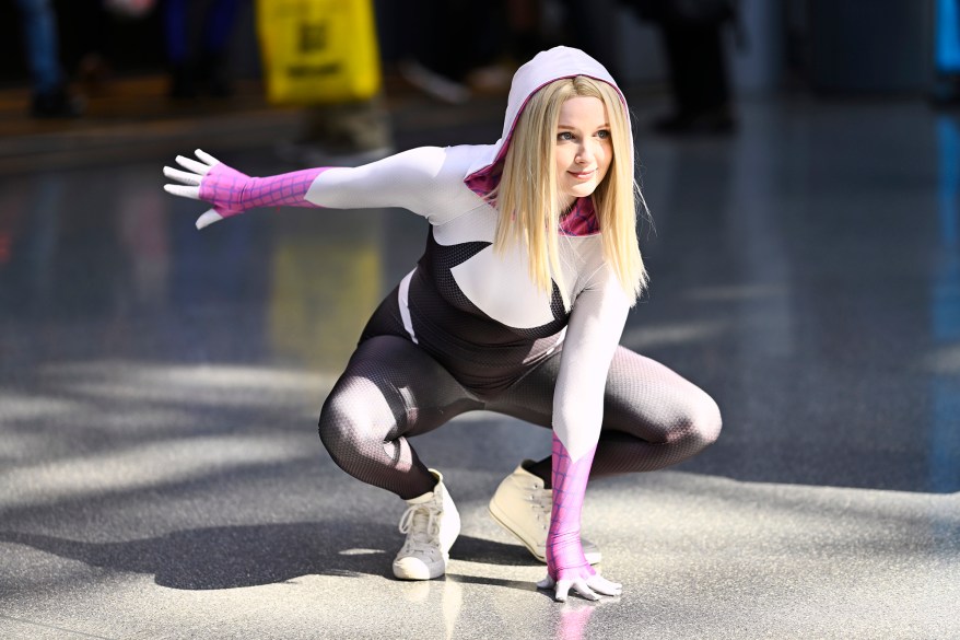 A Spider-Gwen cosplayer