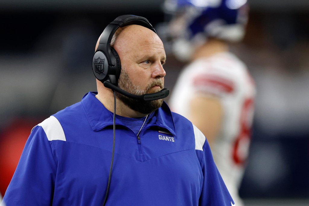 Brian Daboll reacts during the Giants' loss to the Cowboys.